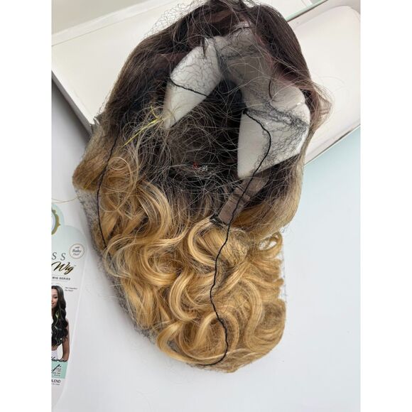 Bobbi Boss Glue less  Lace Wig - Picture 6 of 7